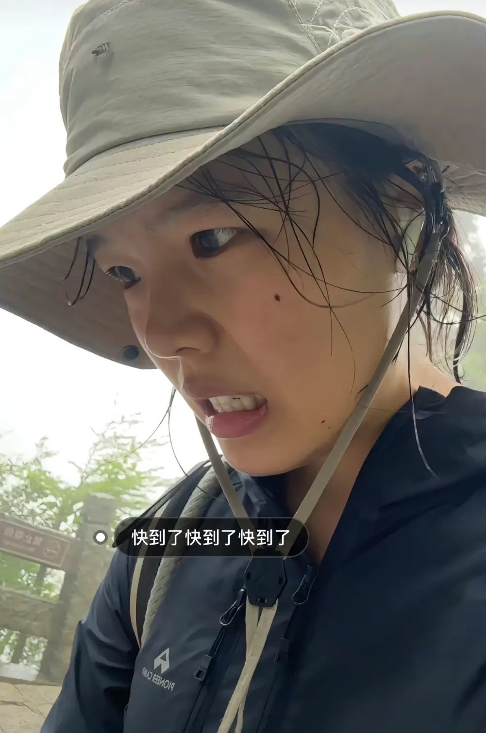 DƬ
